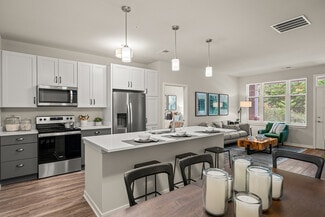 9767 S 27th St, Franklin, WI 53132