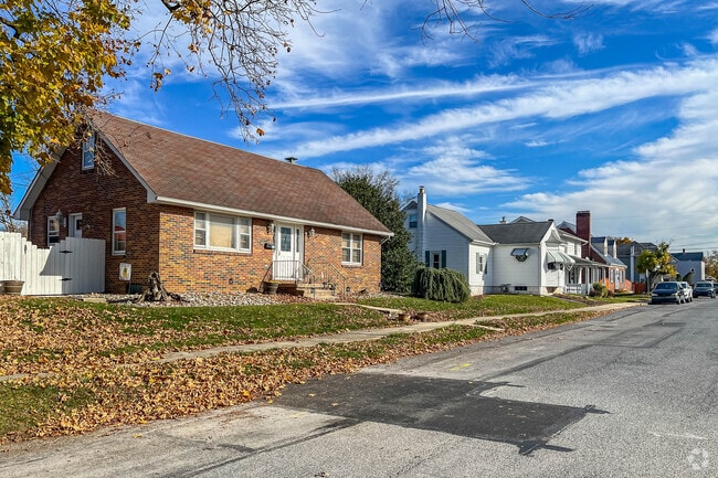 Modest single homes are common in Royalton.
