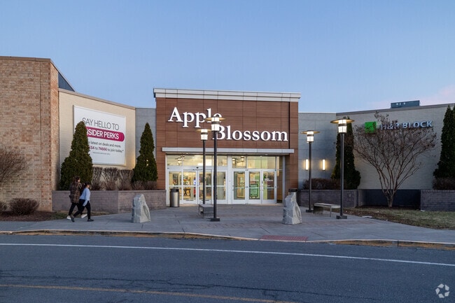 Apple Blossom Mall is the go-to destination in Winchester for fashion, fun, and family-friendly entertainment.