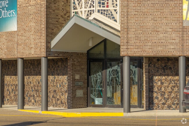 Holy Apostles School has a 15:1 Student-Teacher ratio.