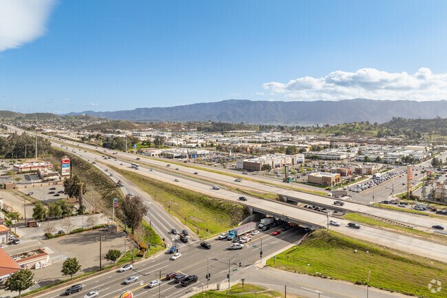 Interstate 15 and nearby State Route 74 connect Lake Elsinore Hills drivers to cities around the Inland Empire.