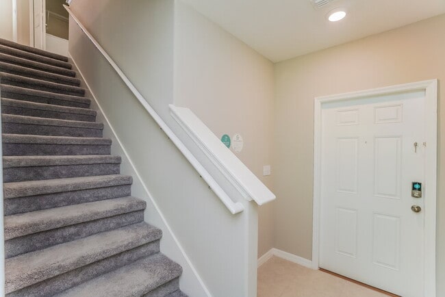 7220 Spring Snowflake Ave, Tampa, FL 33619 - photo 4