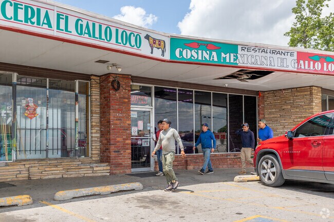 El Gallo Loco in Crescent Heights offers locals fresh Mexican food.