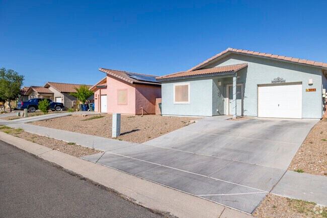 Southland Park features Spanish-style homes with red tile roofs and arched entryways that reflect Tucson’s desert heritage.