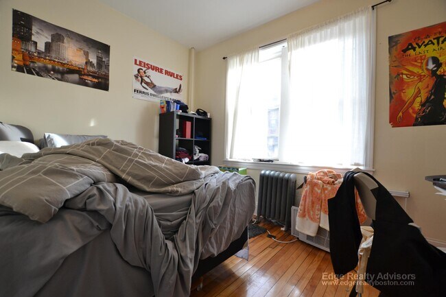 132 Pleasant St unit 2, Brookline, MA 02446 - photo 7