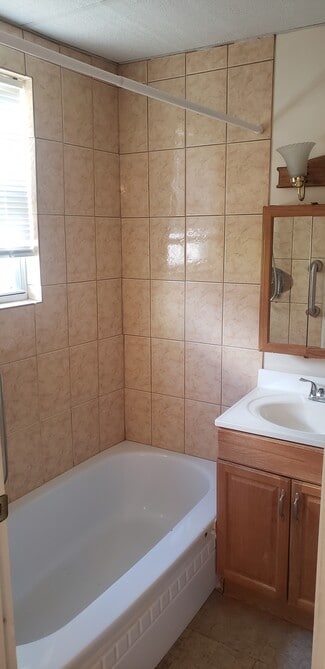 11 Cady St Unit 1R, Lowell, MA 01852
