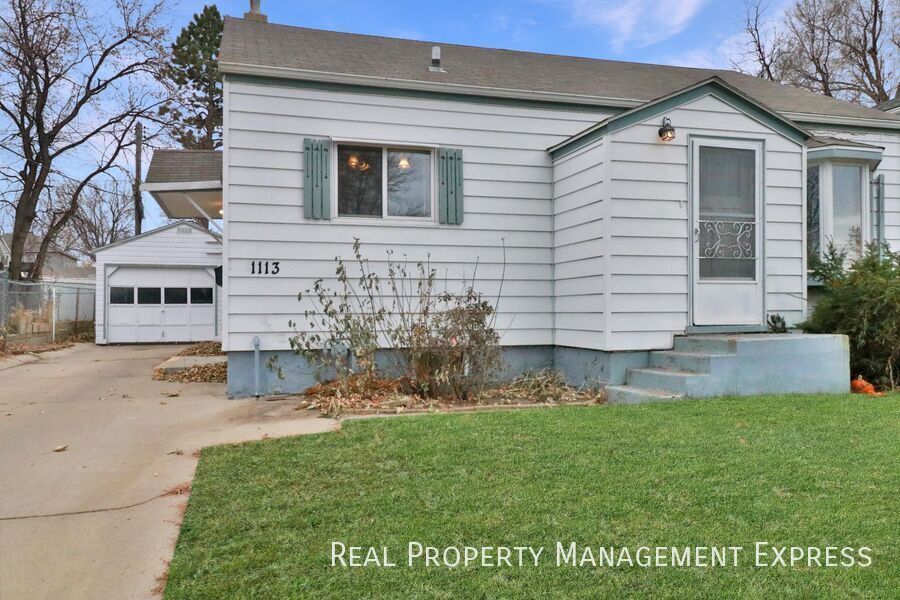 1113 W 9th St, Sioux Falls, SD 57104 - photo 1