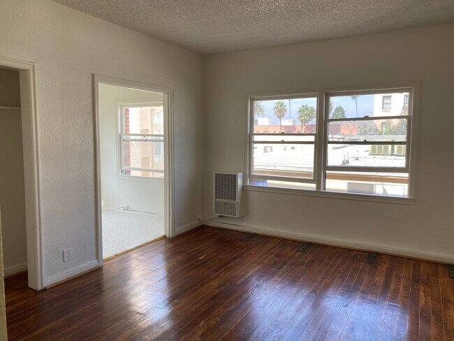 Corner rear-facing unit