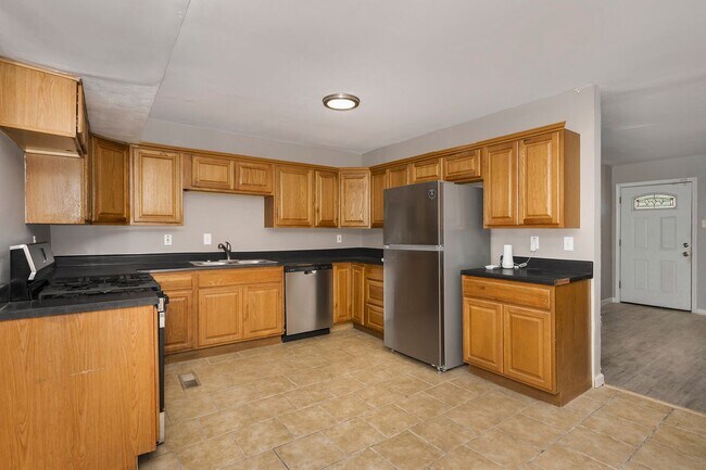 215 Midlothian Rd, Saint Louis, MO 63137 - photo 2