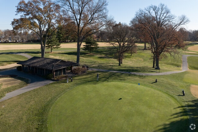 Tee off at Glen Echo’s 18 hole courses located in Pasadena Park.