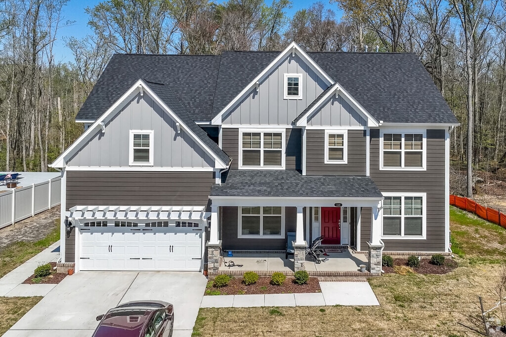 About Hickory Schools, Demographics, Things to Do