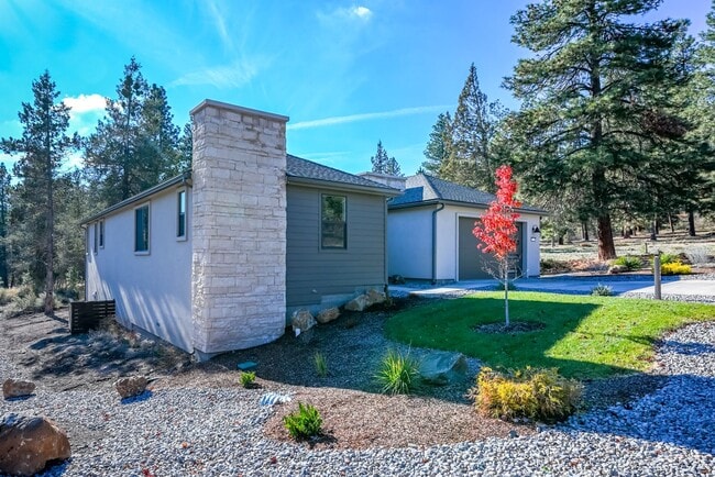 1092 Timber Ridge Loop, Klamath Falls, OR 97601 - photo 2