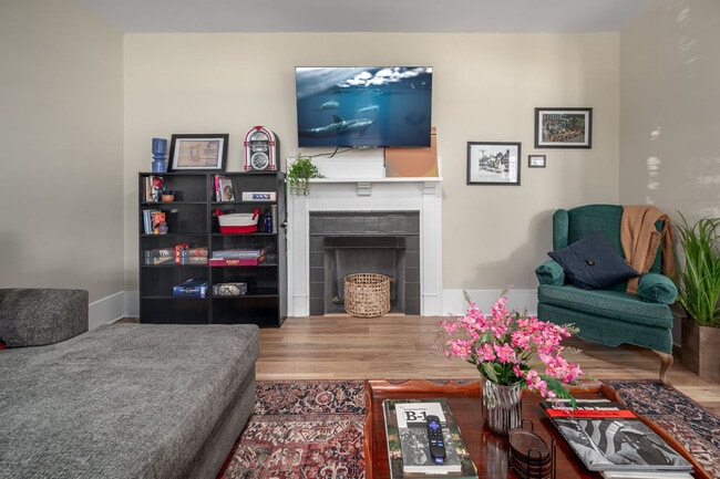 500 W Rosemary St unit ID1300722P, Chapel Hill, NC 27516 - photo 4