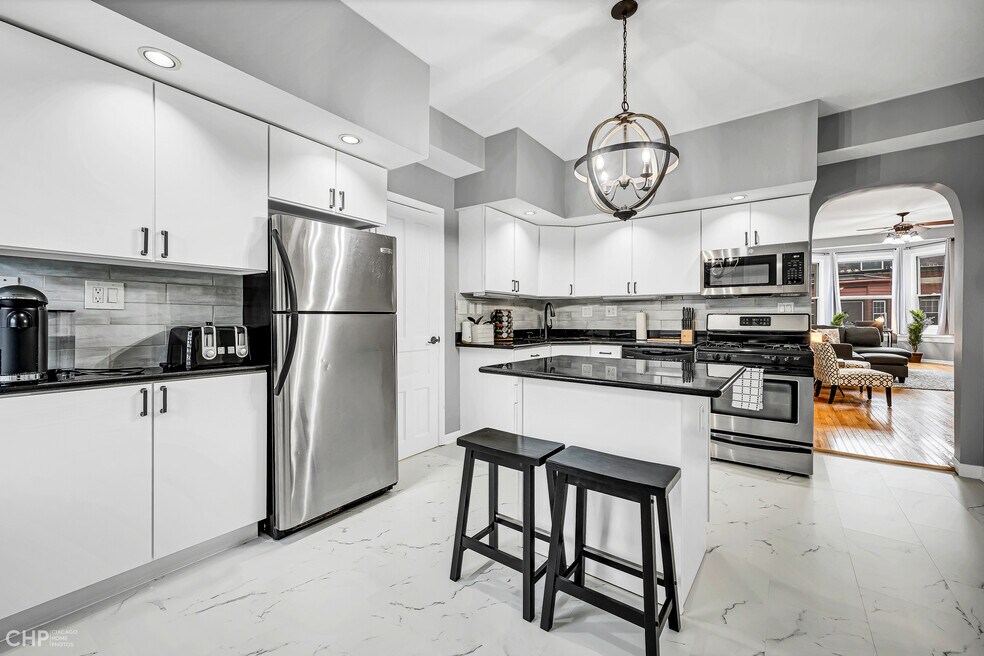 2202 N Clybourn Ave unit 3, Chicago, IL 60614 - photo 1