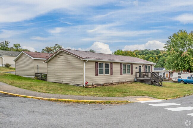 Ranch style homes are popular in Jerome Park.