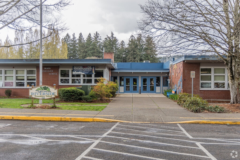 Riverside Elementary School's entrance is adorn with a mosaic mural.