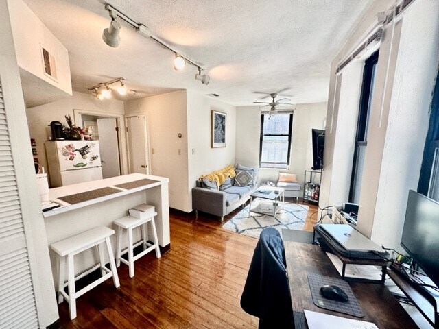 13 Charter St unit 2, Boston, MA 02113 - photo 2