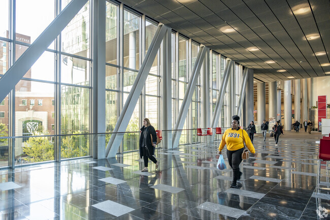 The Charlotte Transit Hub allows Myers Park commuters easy and fast access to Uptown.