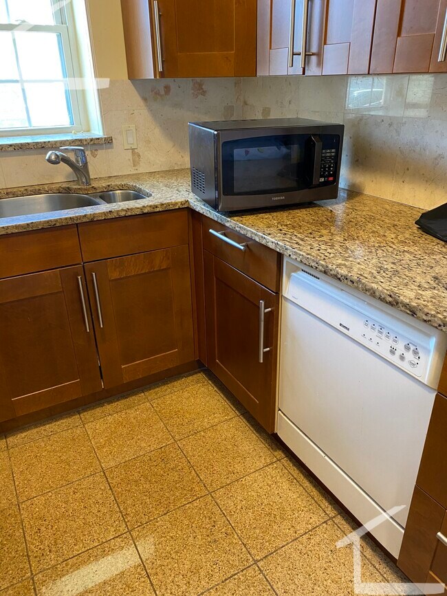 204 Lake Shore Rd unit 1, Brighton, MA 02135 - photo 5