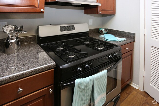 2BR, 2BA - 1,128 SF
