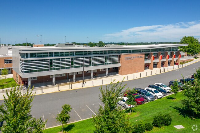 Herndon High School provides a nuturing enviroment for students to thrive near Herndon.