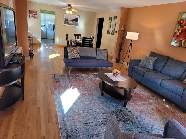 3044 W Addison St unit 2, Chicago, IL 60618 - photo 3