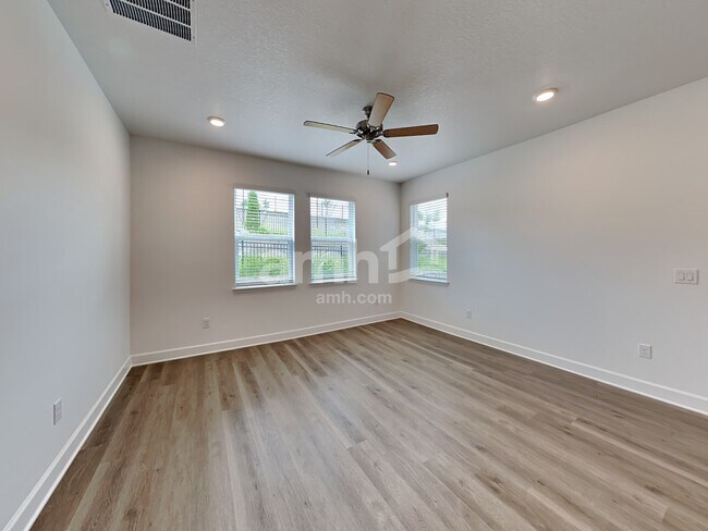 37809 Dusty Saddle Ln, Zephyrhills, FL 33541 - photo 7