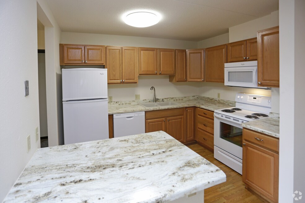 Baypoint Shoreline, Duluth, MN 55802 - photo 1