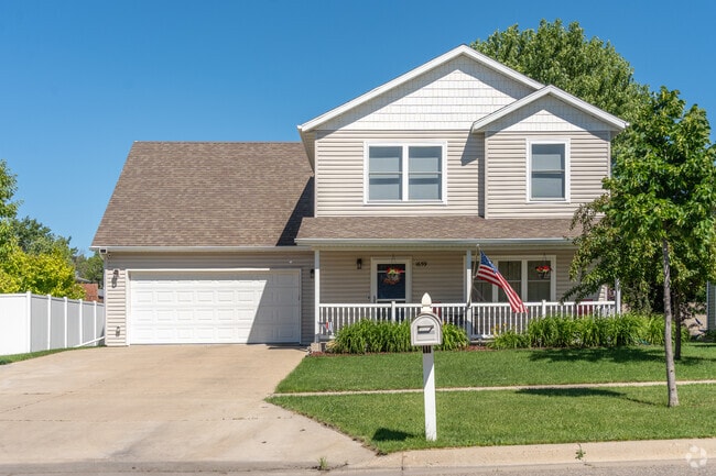 Elmwood Court's multi-level homes provide the perfect combination of style and practicality.