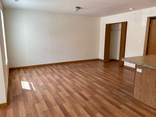 2 bedroom traditional living room