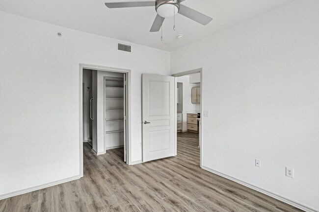 Heritage Pointe Senior 55+”, Austin, TX 78721 - photo 6