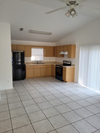 706 NE 27th St, Ocala, FL 34470