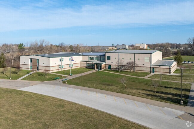 Maryville Middle School offers 8th Grade Job Shadowing and opportunities for learning and growth.