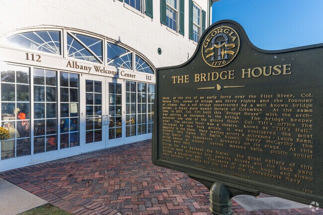 Dixie Heights residents are just a few minutes from downtown Albany.