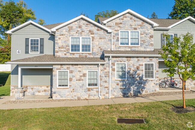 Townhomes are a popular option in Highlands for students to rent or own for off campus housing.