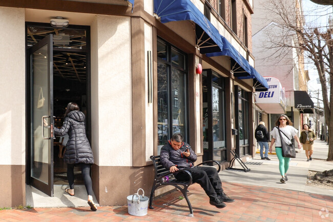 Strolling the streets of Port Washington, one can easily find a cafe or bakery.