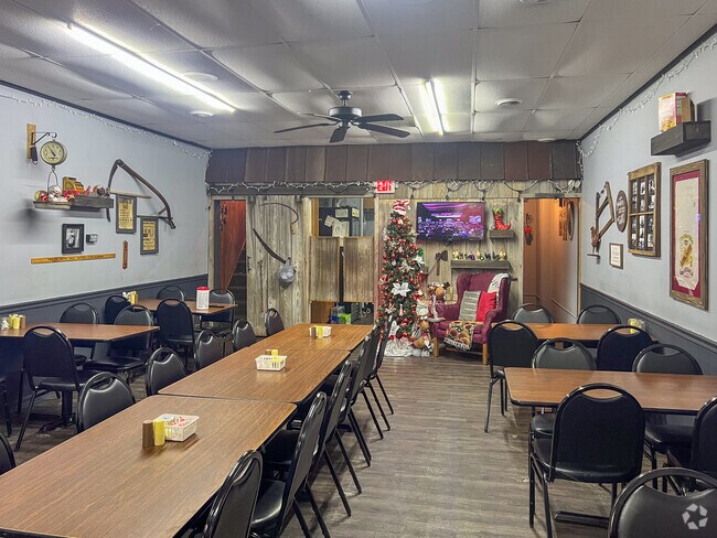 Kelly’s Kitchen in nearby Richwood, minutes from Thompson, is a cozy diner known for its home-style meals and welcoming small-town atmosphere.