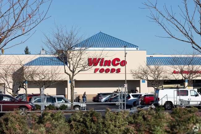 You'll find several grocery options in East Columbia, like this WinCo. Foods.