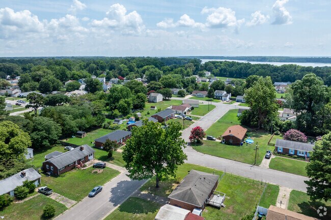 Nelson is known for being a quiet safe community, with no noise from Felker Army base.