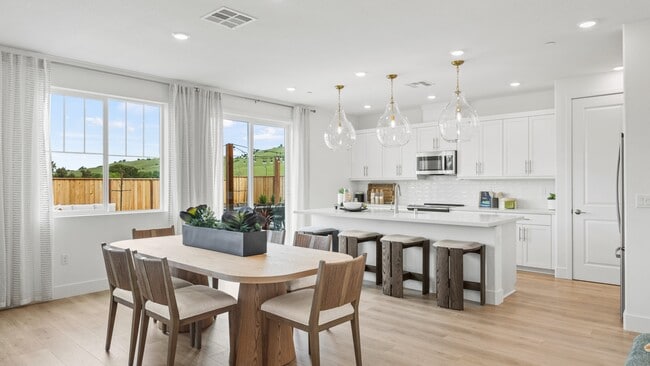 166 Golden Gate Ln, Vacaville, CA 95687 - photo 4