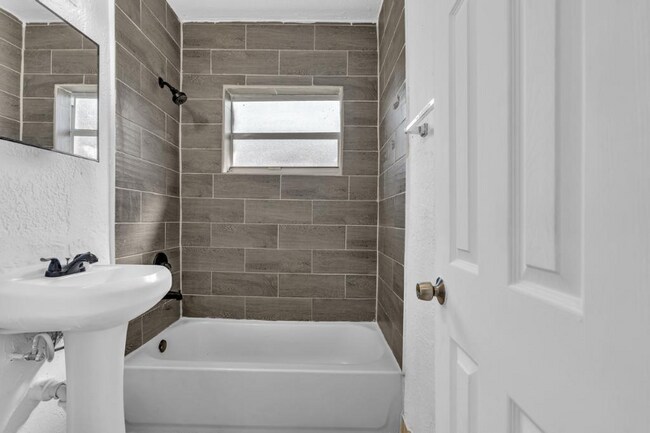 705 NW 14th Terrace unit 705 UNIT 2, Fort Lauderdale, FL 33311 - photo 5