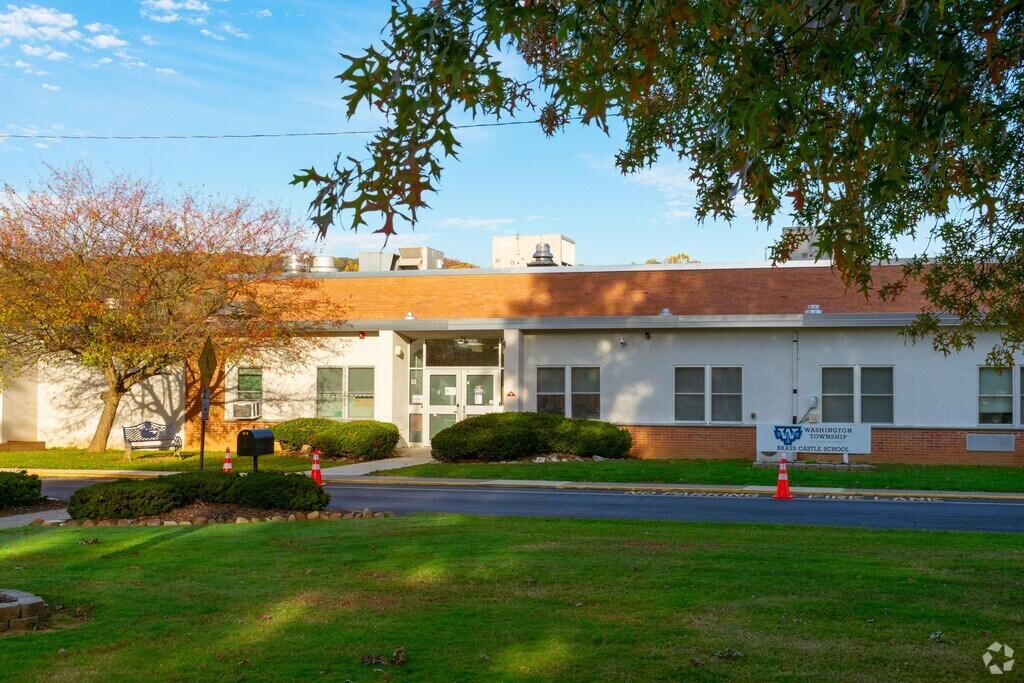 Brass Castle Elementary School serves students in the Washington  community.