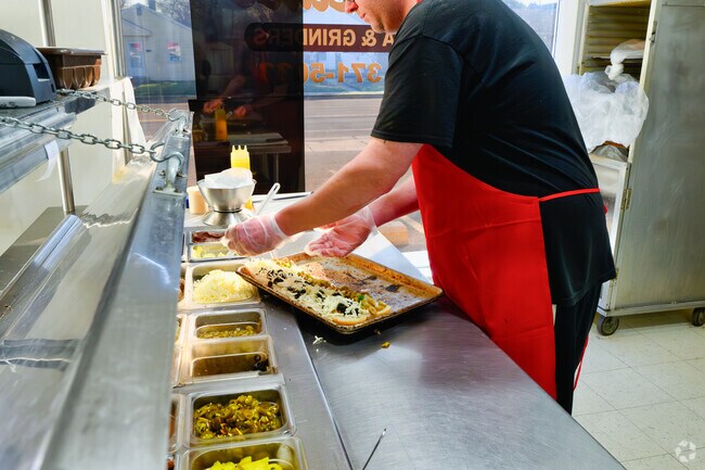 A Quentin Park favorite for pizza and grinders is Mancino's