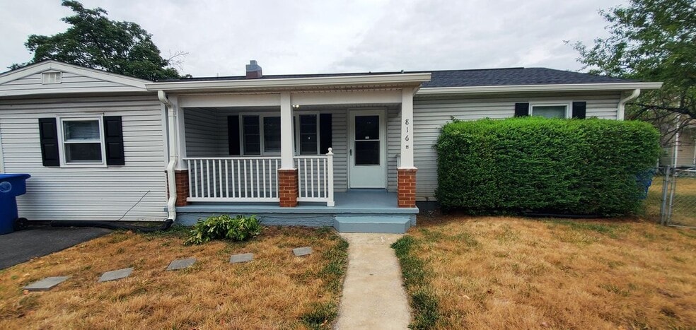 816 N Commerce Ave, Front Royal, VA 22630 - photo 1