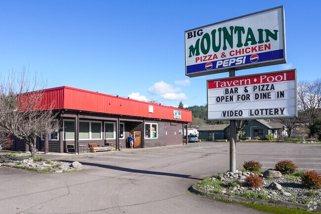 Big Mountain Pizza is a local favorite in Oakridge.