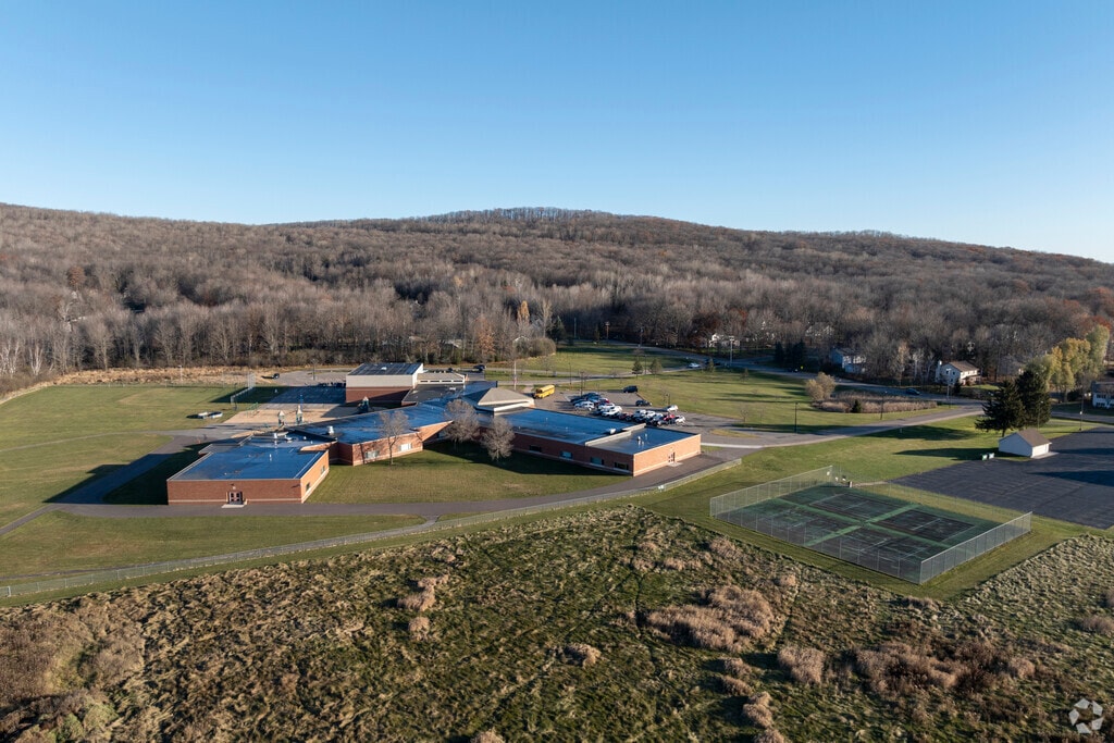 South Mountain Elementary School is located conveniently for residents.