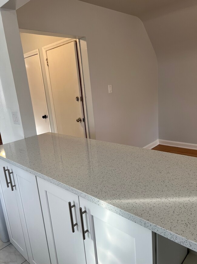 13511 62nd Rd unit 2nd floor, Flushing, NY 11367 - photo 5