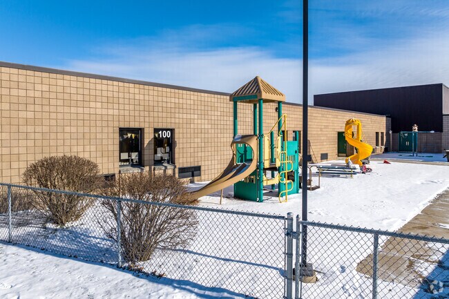 Gearing Elementary School, Campus Overview.