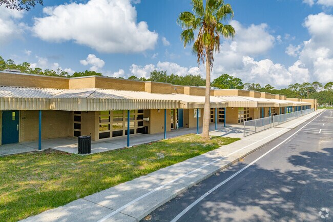 Lake Myrtle Elementary has 552 students in grades PK, K-5 in Land O Lakes.