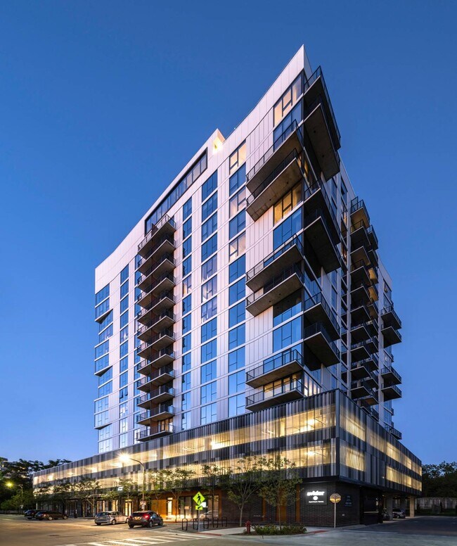 Avidor Evanston 55+ Active Adult Apartment Homes, Evanston, IL 60201 - photo 3